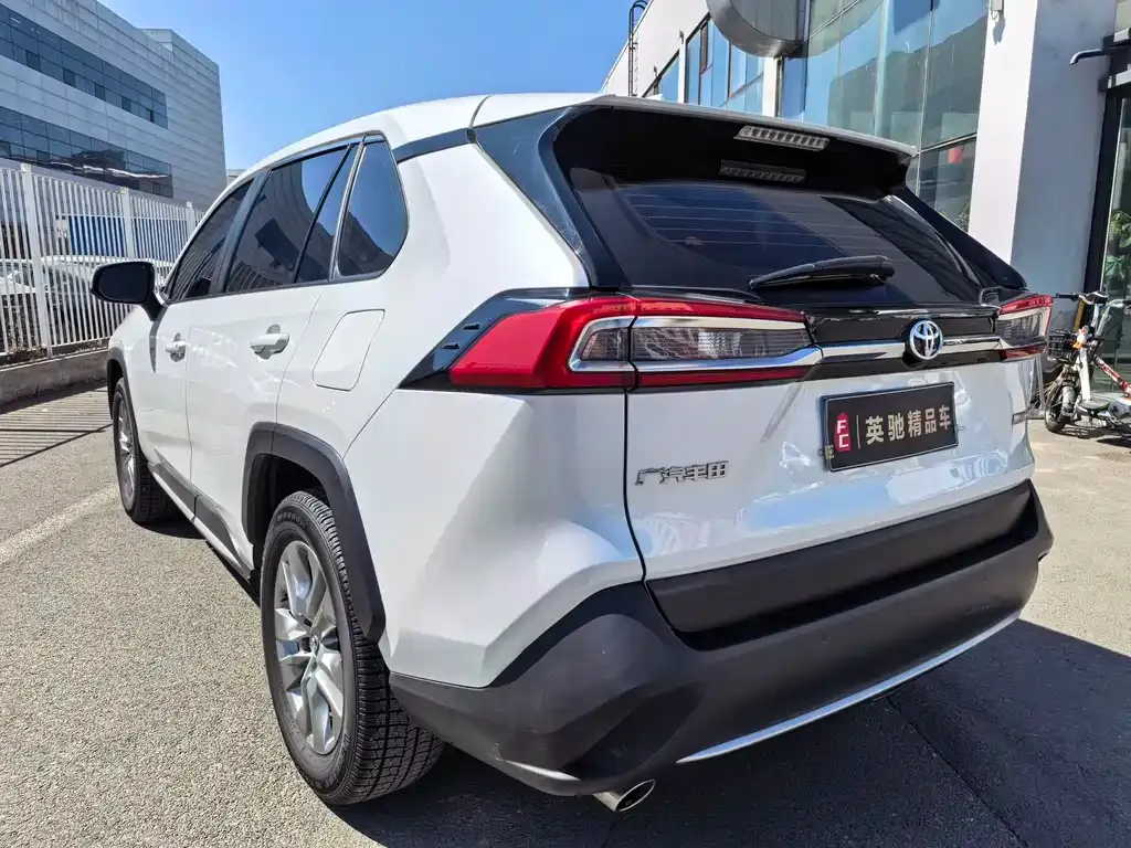 Toyota Wildlander — фото 10