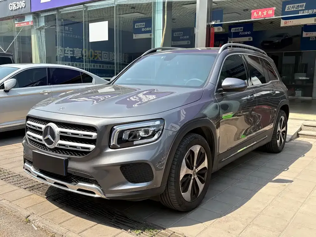 Mercedes-Benz GLB — фото 1