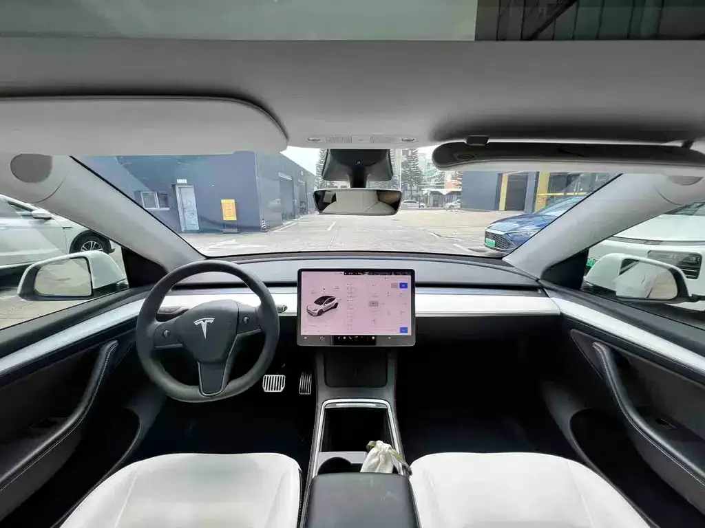 Tesla Model Y — фото 3