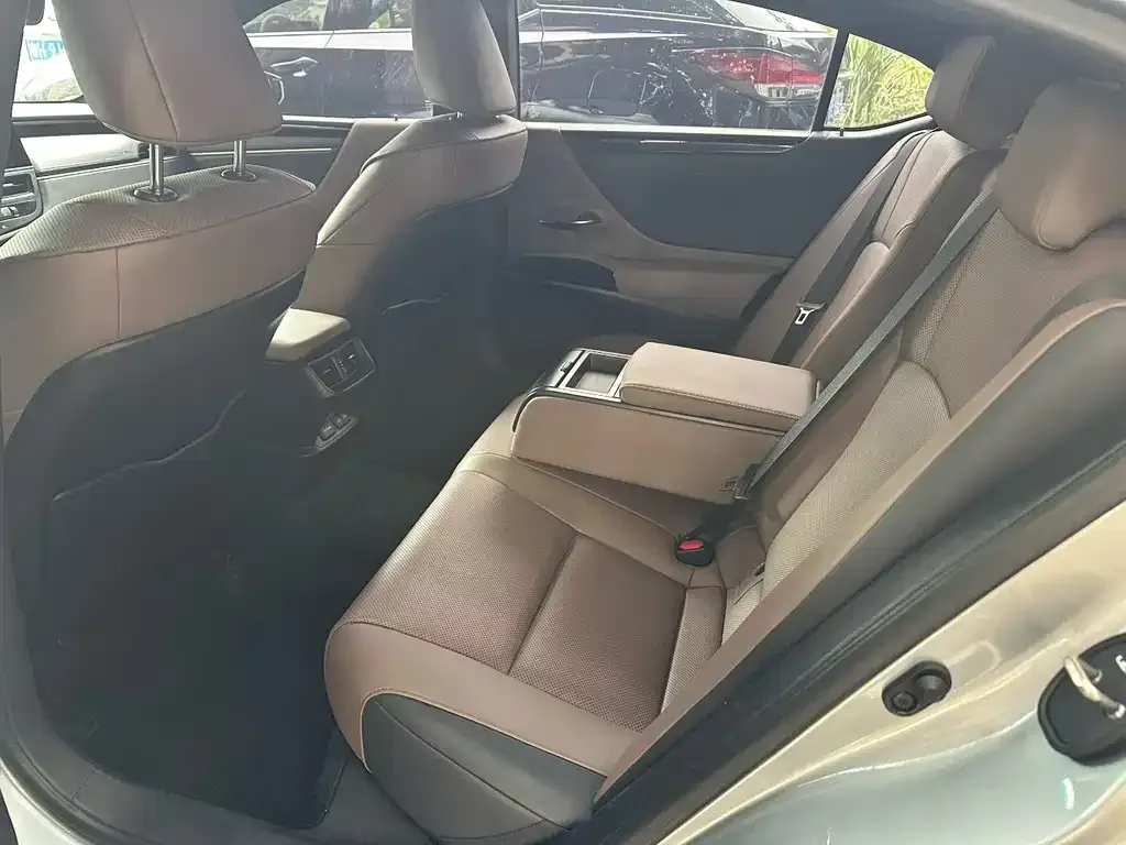 Lexus ES 2023 из CN, фото 3