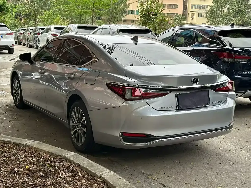 Lexus ES 2023 из CN, фото 8