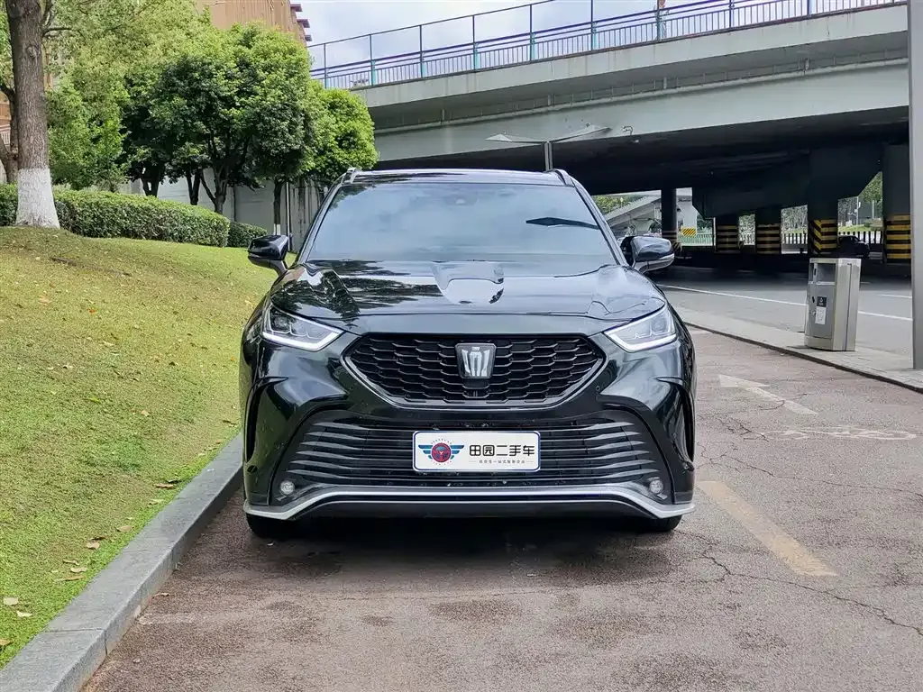 Toyota Crown Kluger 2023 из CN, фото 5