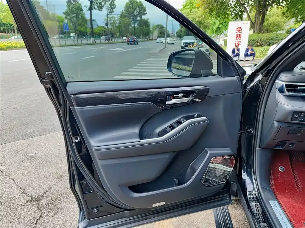 Toyota Crown Kluger 2023 из CN, фото 8
