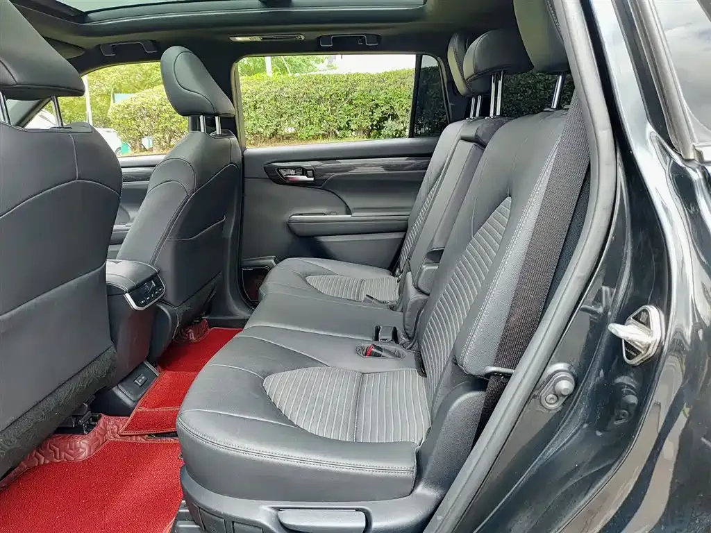 Toyota Crown Kluger 2023 из CN, фото 3