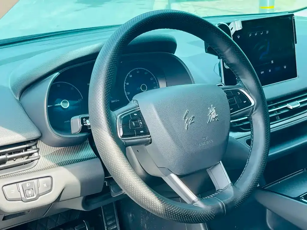 Hongqi E-QM5 — фото 3