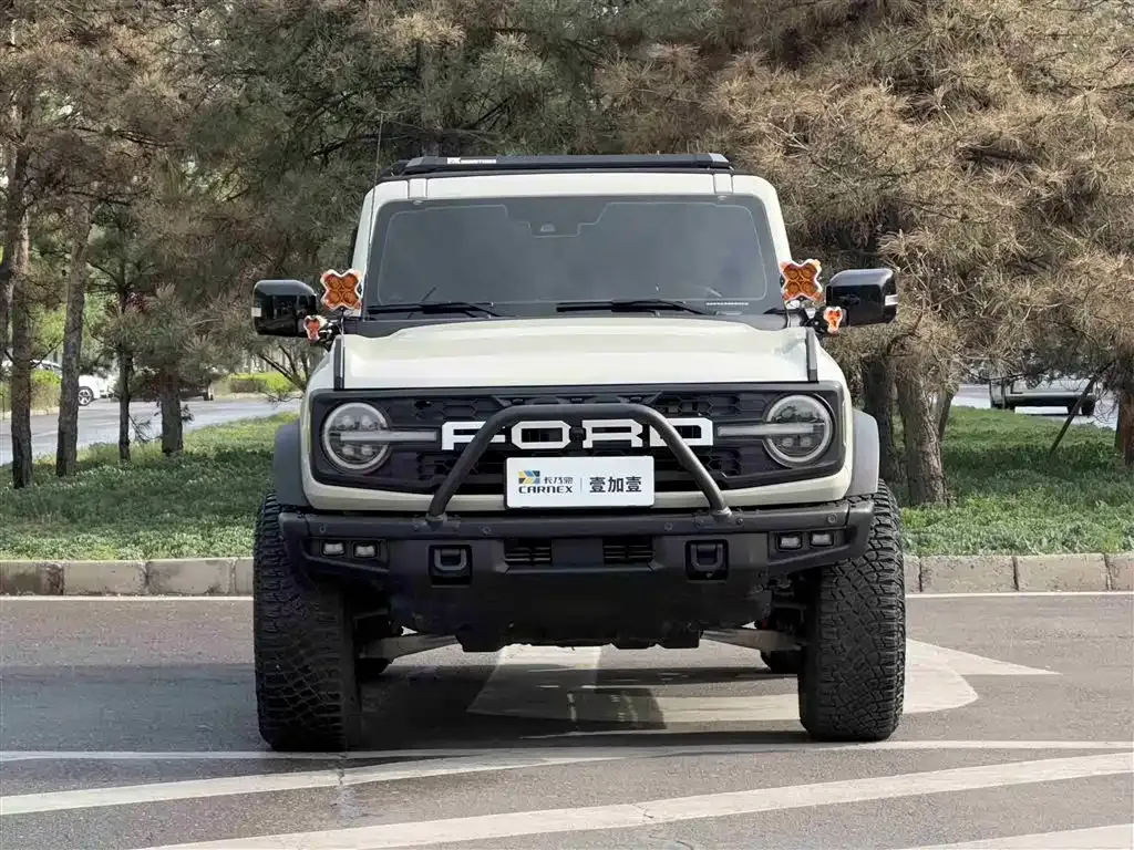 Ford Bronco — фото 10