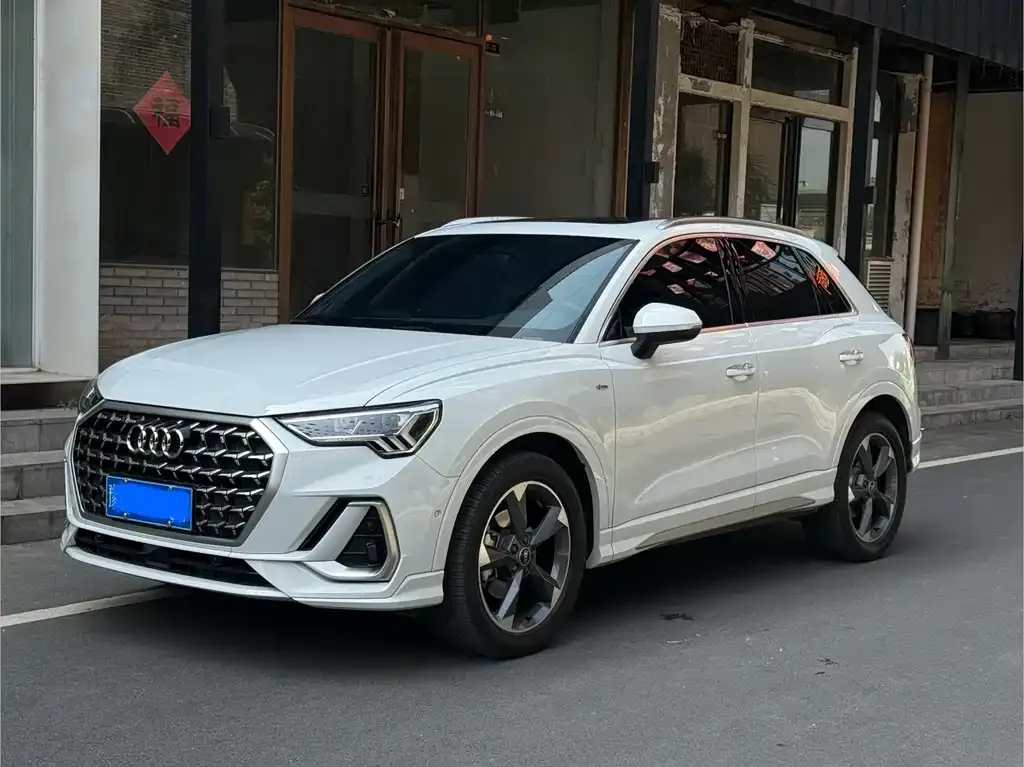 Audi Q3 — фото 1