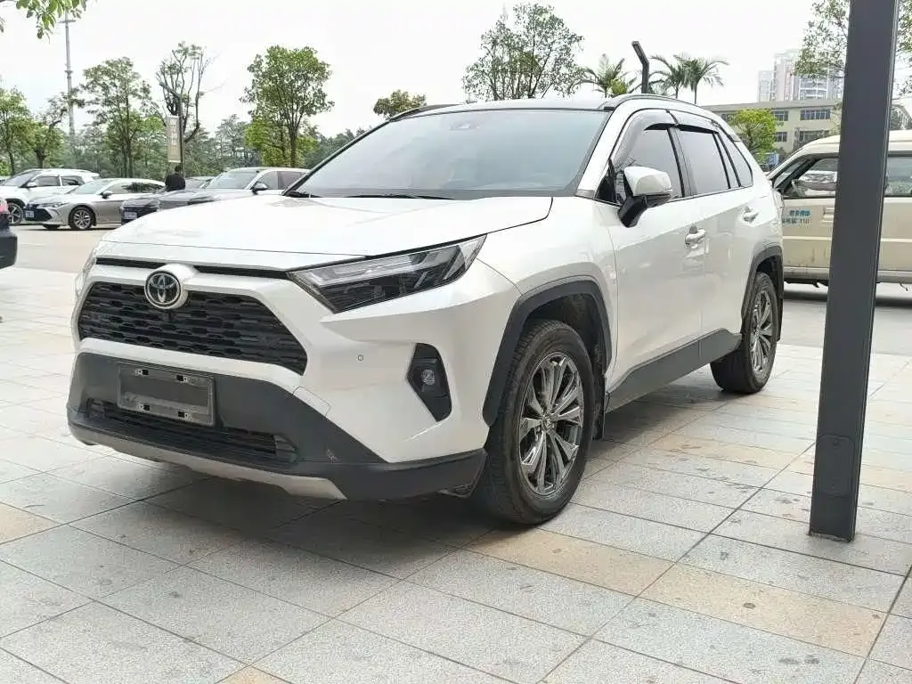 Toyota RAV4 2023 из CN, фото 1
