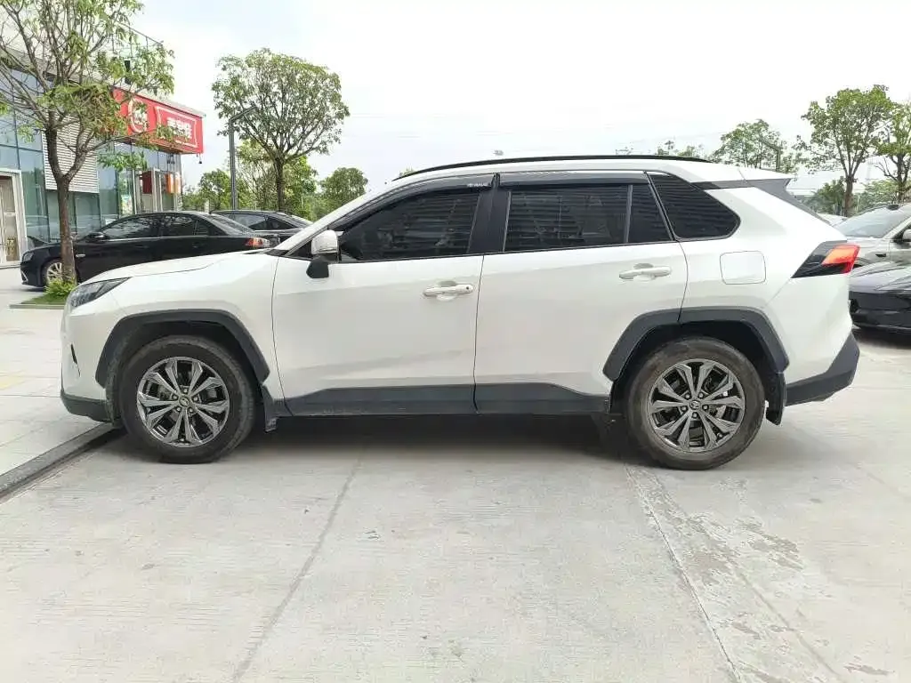Toyota RAV4 2023 из CN, фото 8