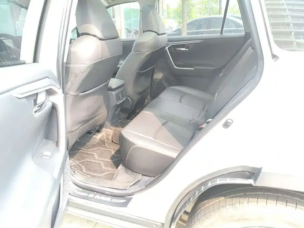 Toyota RAV4 2023 из CN, фото 9