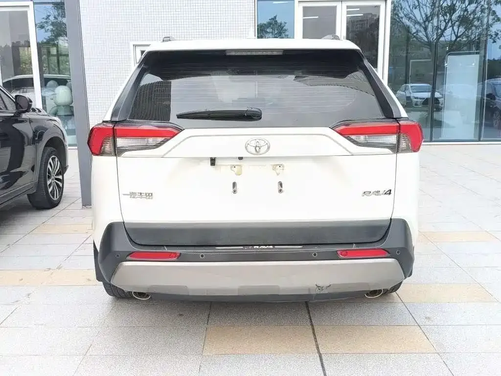 Toyota RAV4 2023 из CN, фото 7