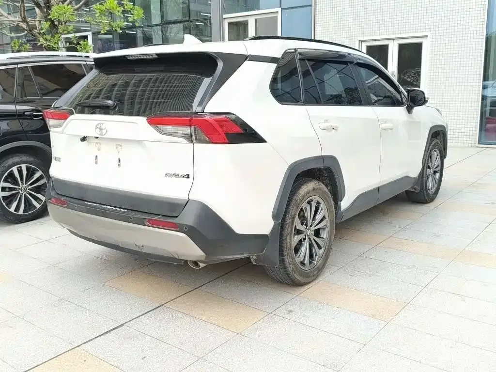 Toyota RAV4 2023 из CN, фото 4
