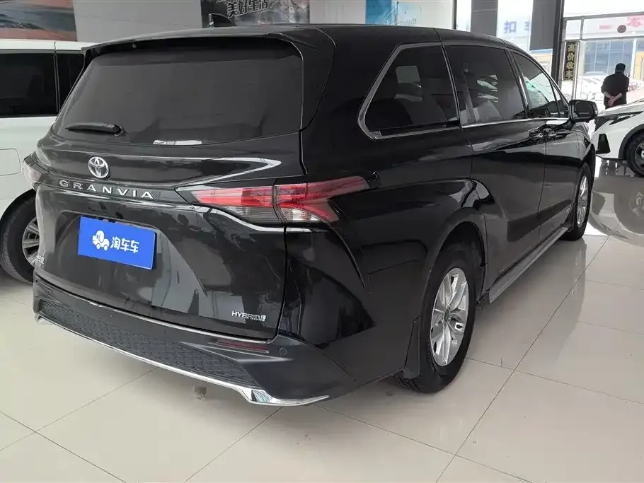 Toyota Granvia — фото 9