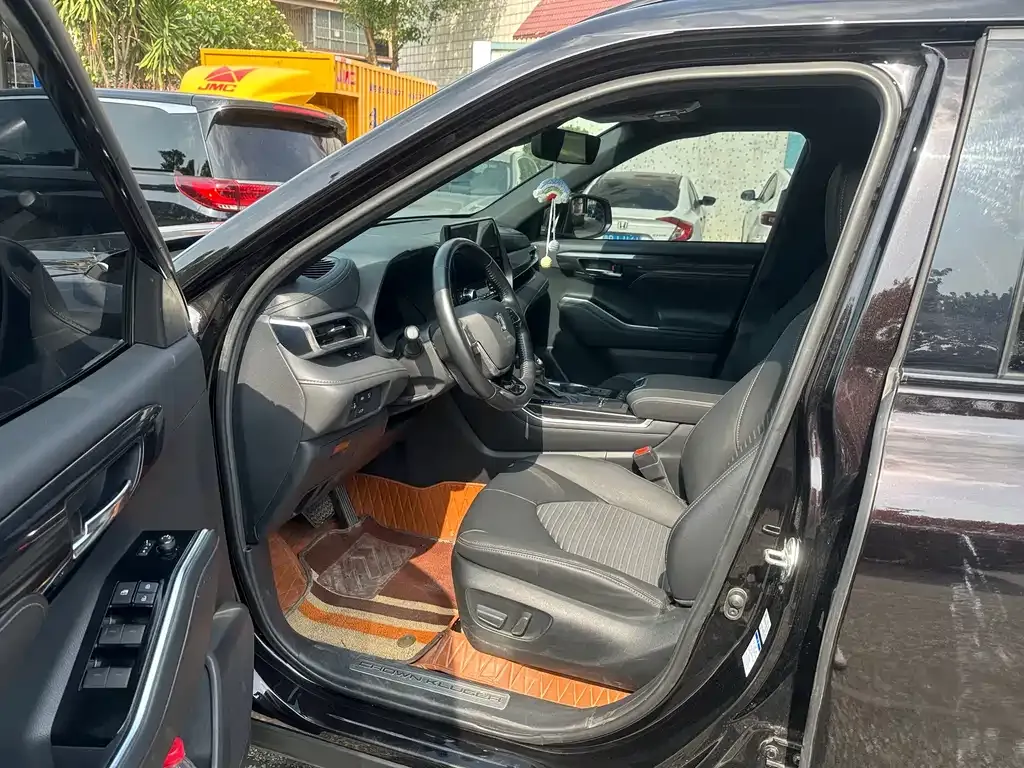 Toyota Crown Kluger 2021 из CN, фото 4