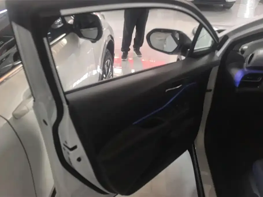 Toyota C-HR 2024 из CN, фото 2