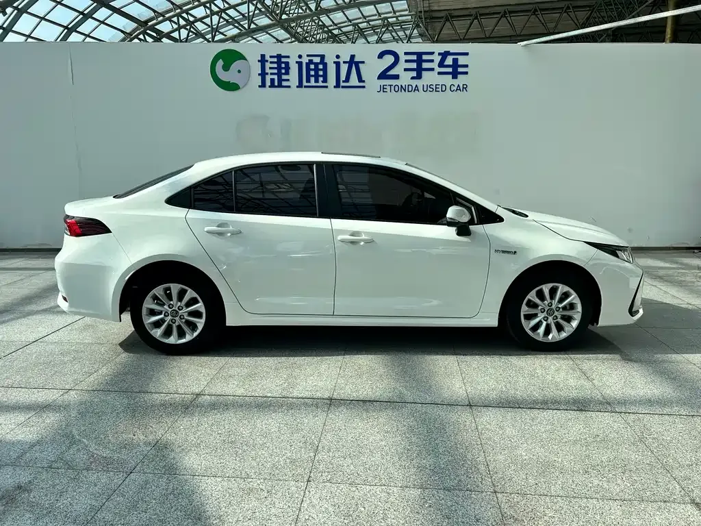 Toyota Corolla — фото 10