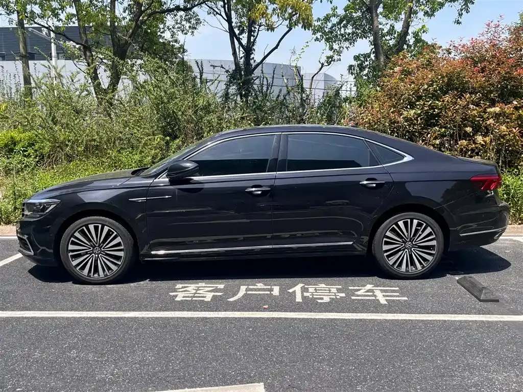 Volkswagen Passat — фото 10