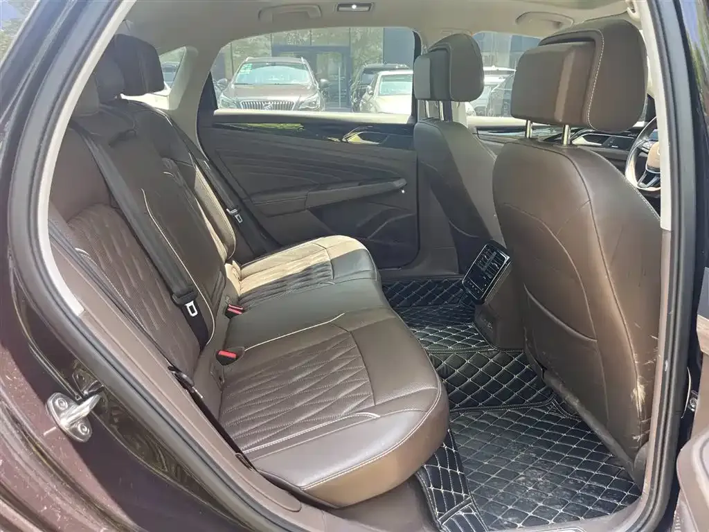 Volkswagen Passat — фото 7