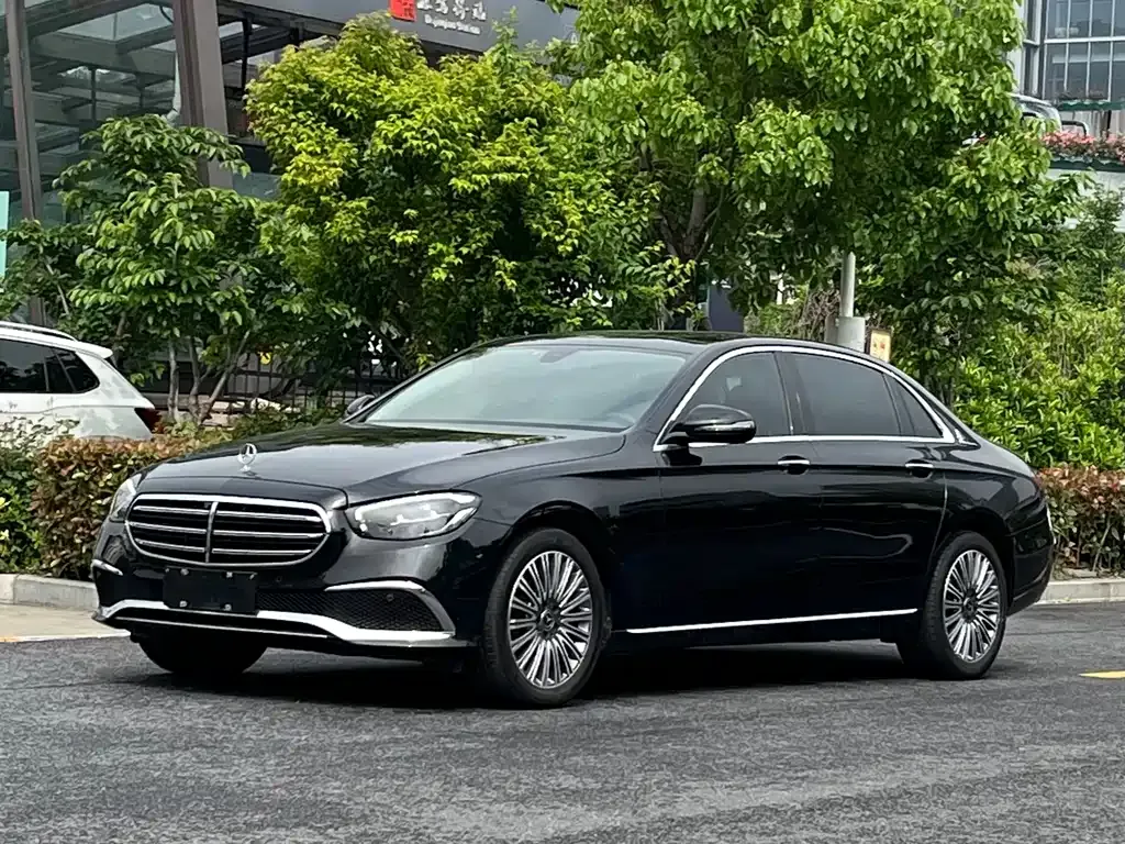 Mercedes-Benz E-Class — фото 1