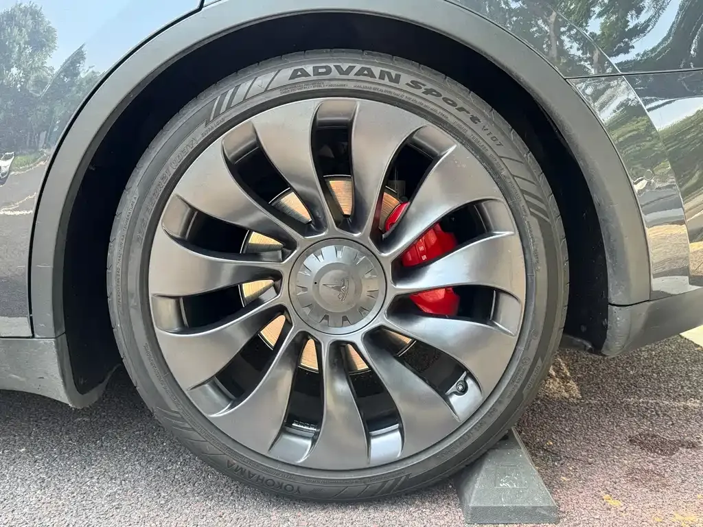 Tesla Model Y — фото 7