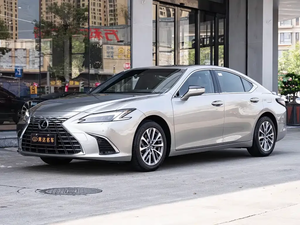 Lexus ES — фото 1