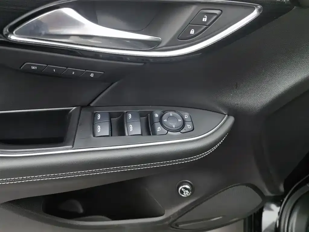 Buick Envision S — фото 10