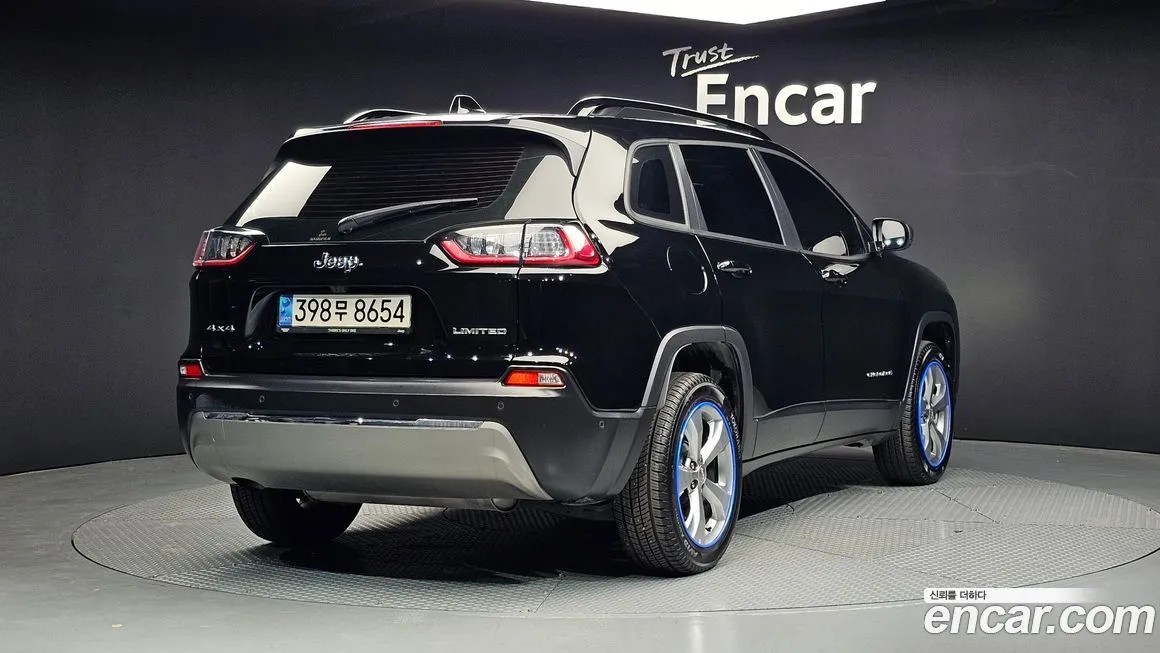 Jeep Cherokee — фото 8