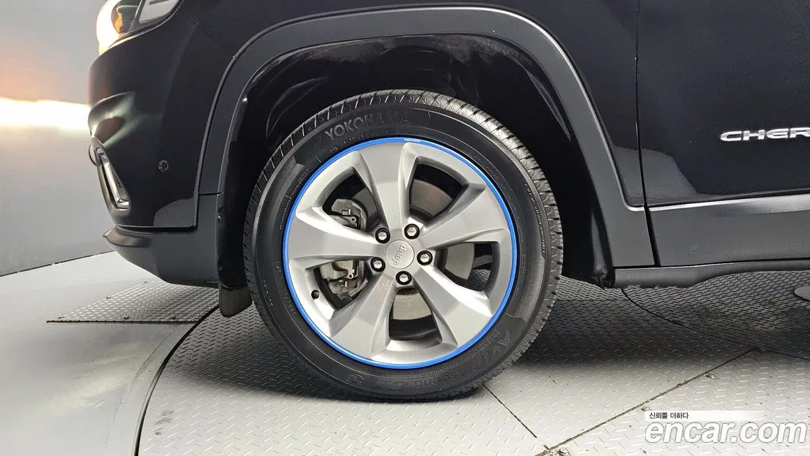 Jeep Cherokee — фото 10