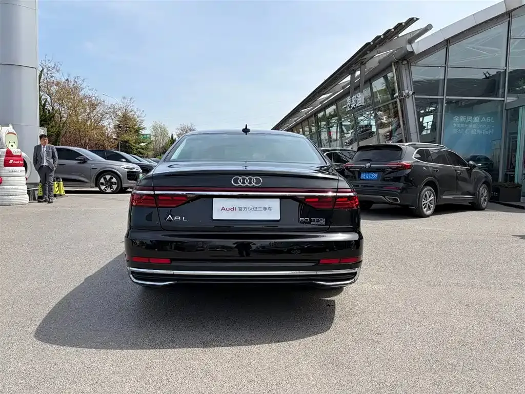 Audi A8 — фото 7