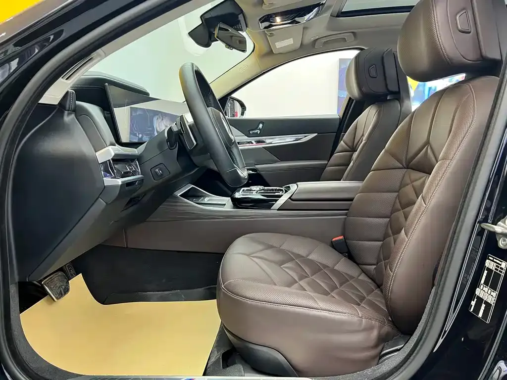 BMW 7 Series 2023 из CN, фото 3
