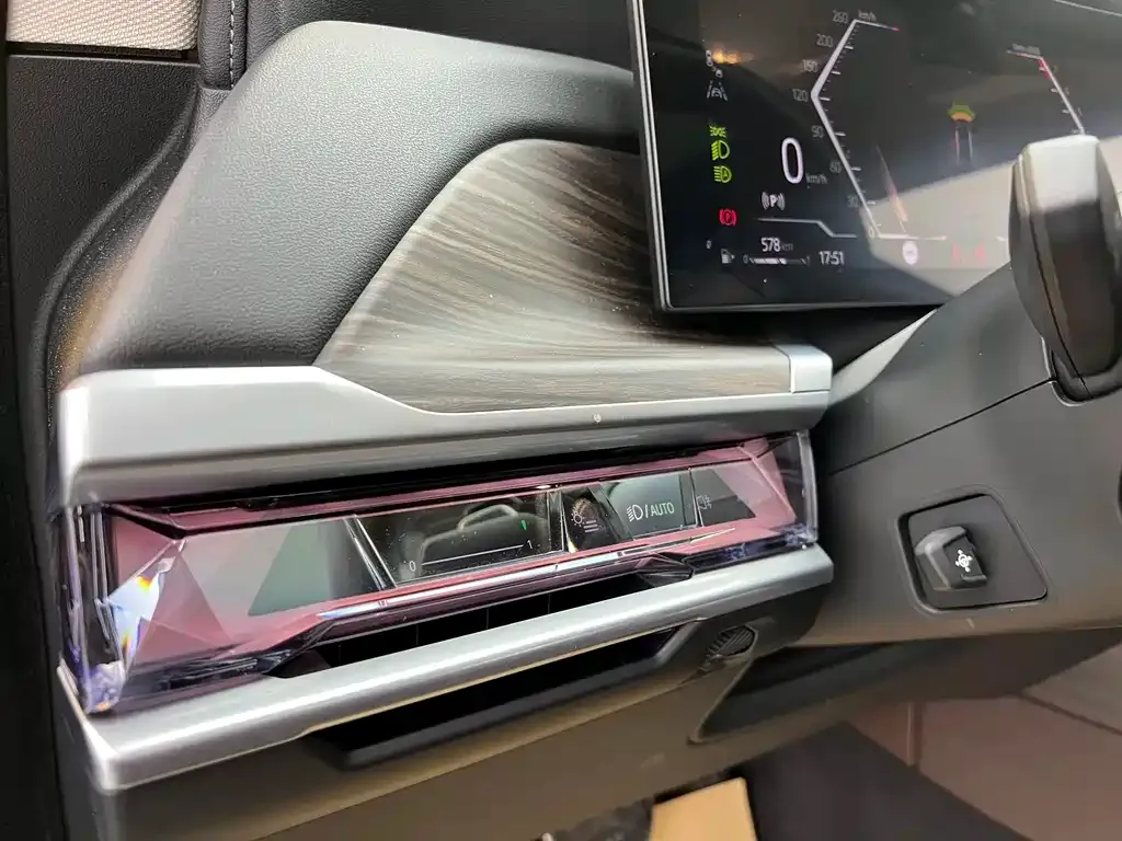 BMW 7 Series 2023 из CN, фото 9