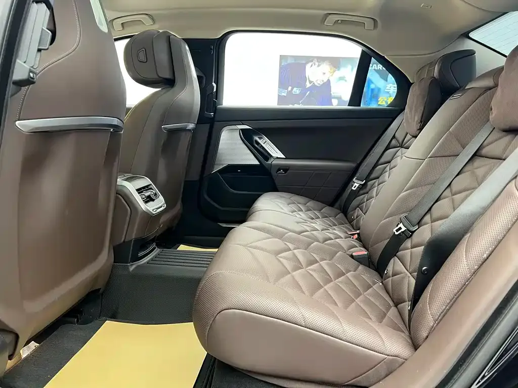 BMW 7 Series 2023 из CN, фото 4