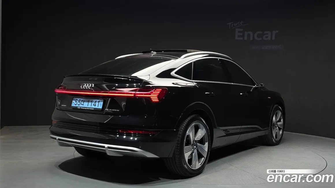 Audi e-tron — фото 3