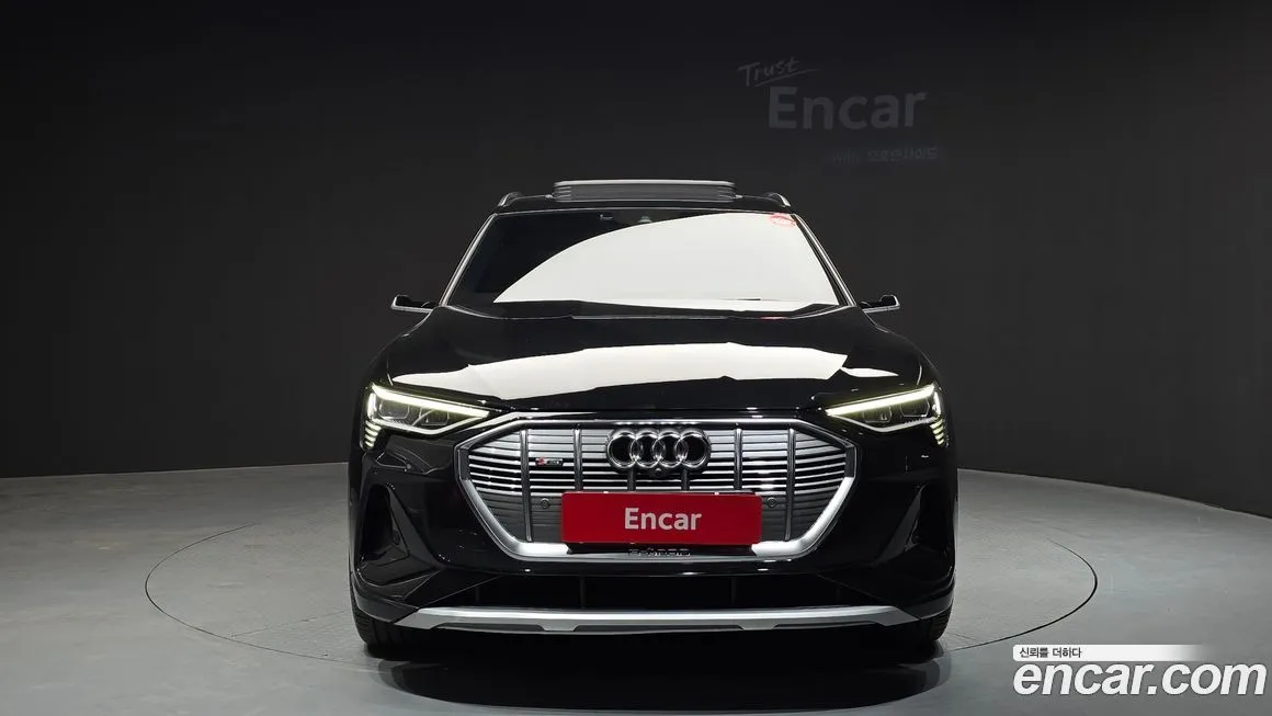 Audi e-tron — фото 6