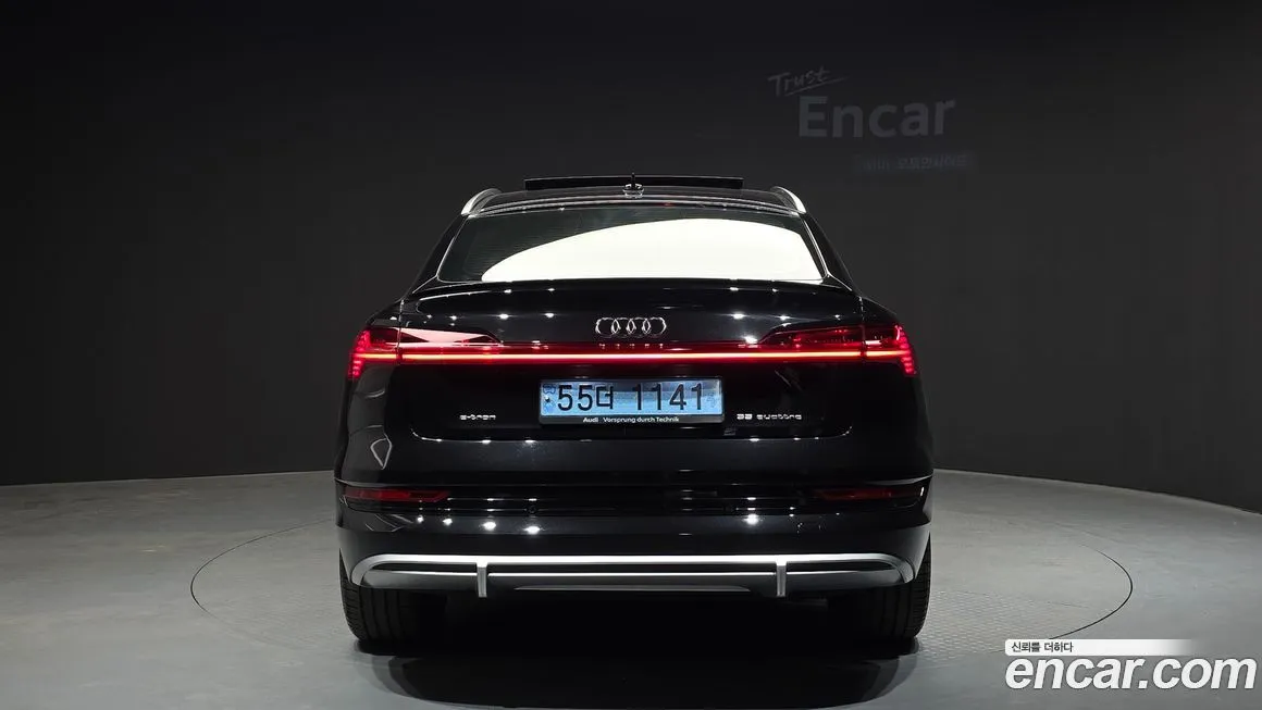 Audi e-tron — фото 5