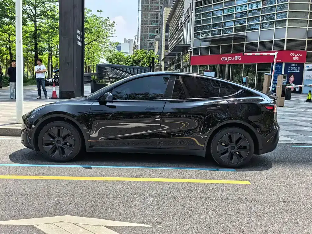 Tesla Model Y — фото 7