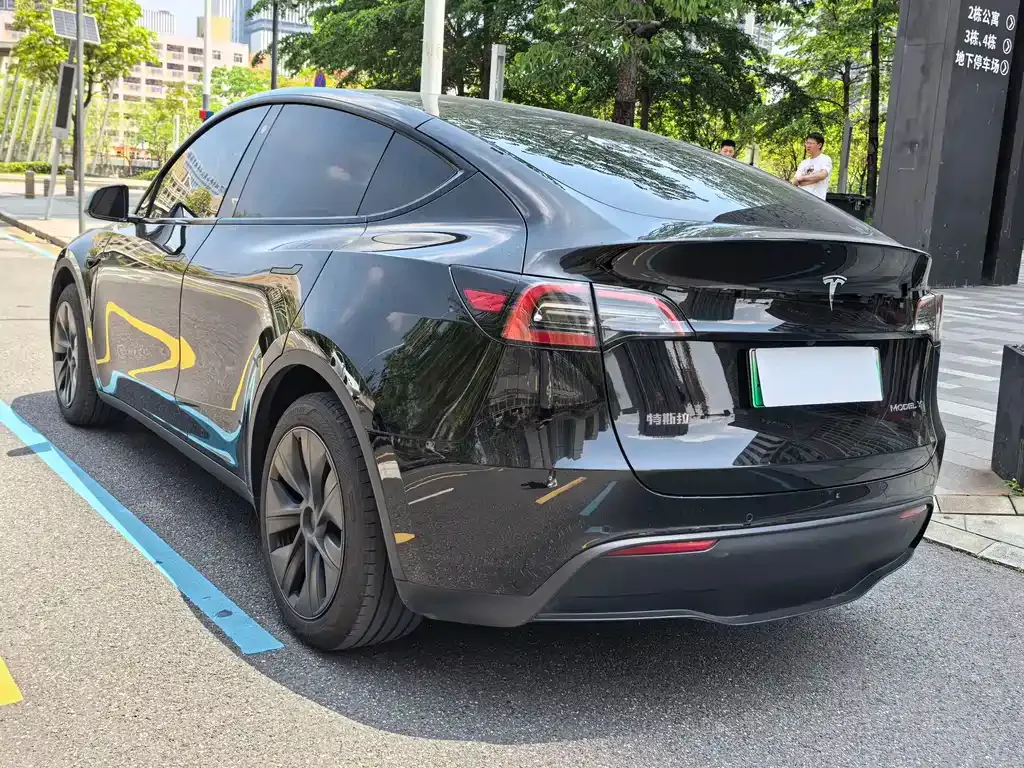 Tesla Model Y — фото 4