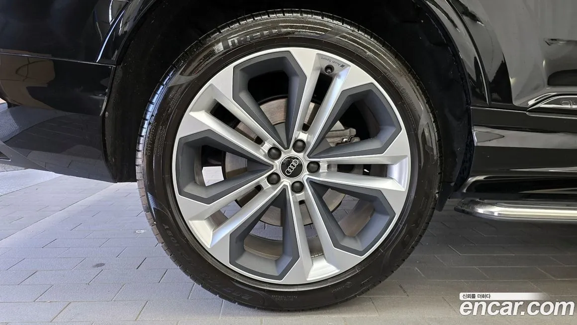 Audi Q7 2023 из KR, фото 9