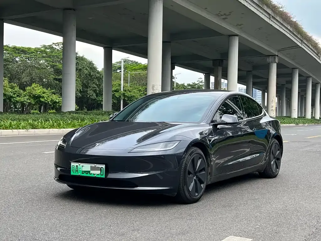Tesla Model 3 — фото 1