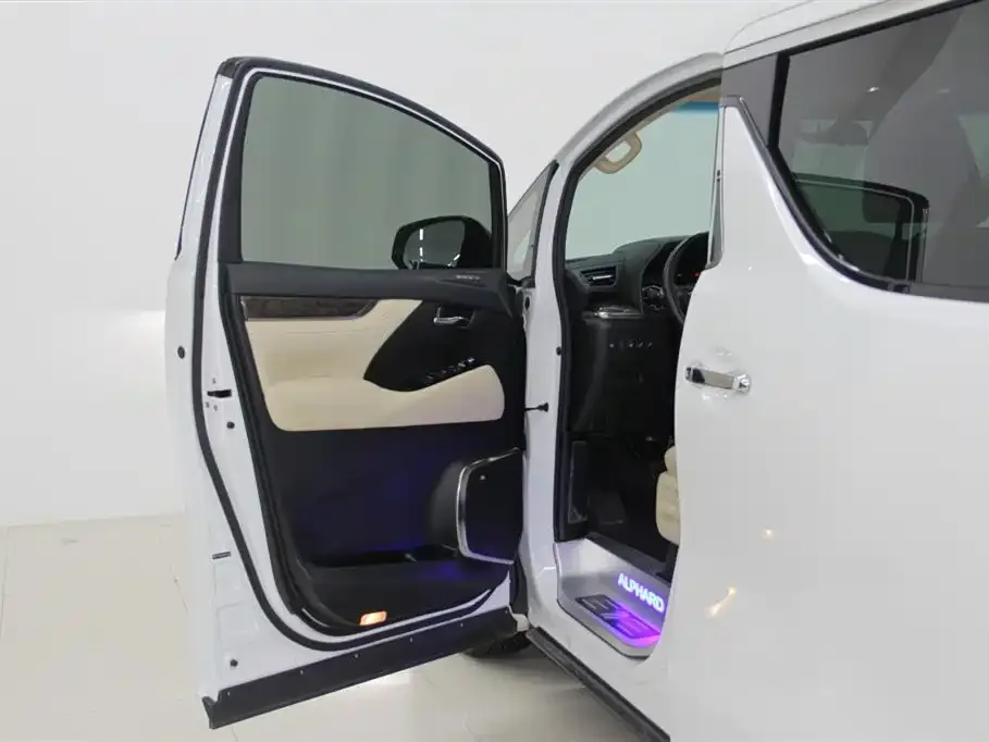 Toyota Alphard — фото 7