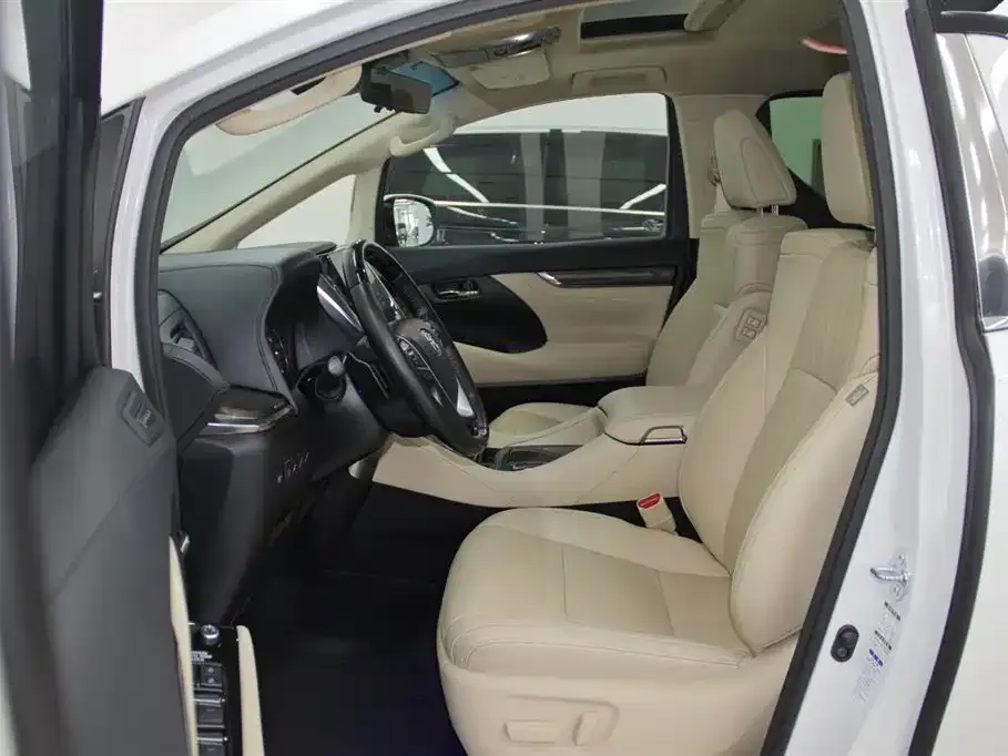 Toyota Alphard — фото 6