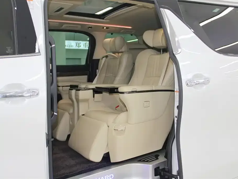 Toyota Alphard — фото 4