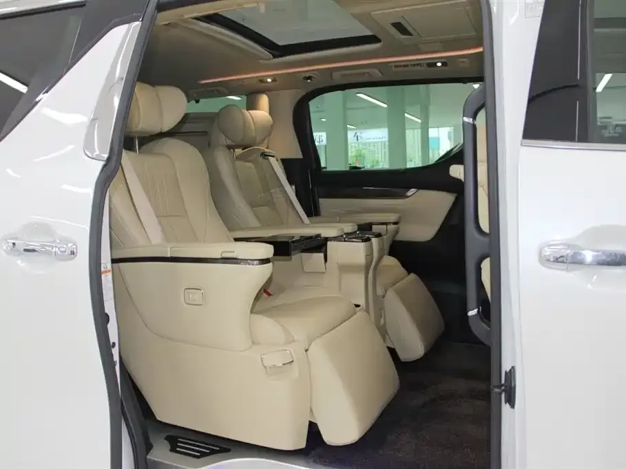 Toyota Alphard — фото 9