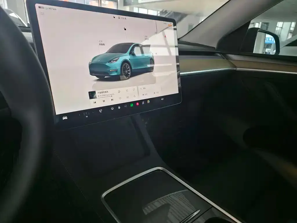 Tesla Model Y — фото 3