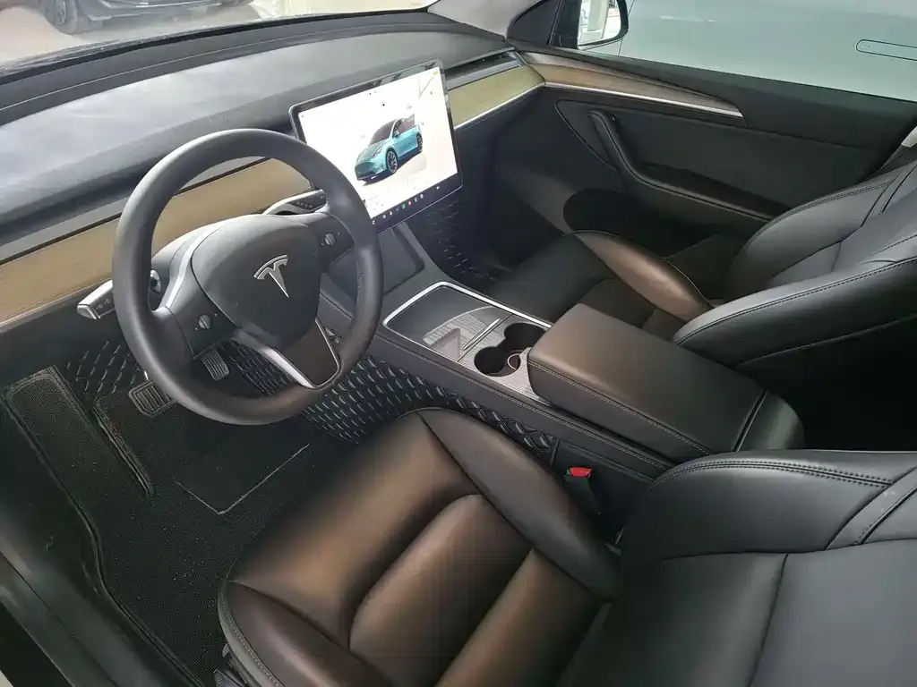 Tesla Model Y — фото 6