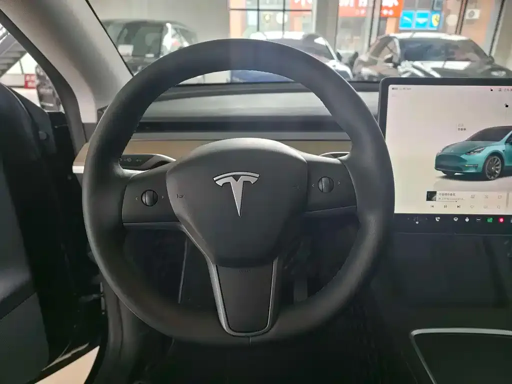 Tesla Model Y — фото 4