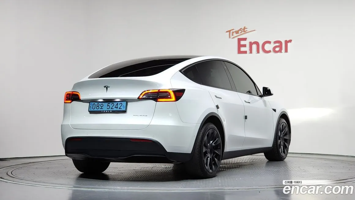 Tesla Model Y — фото 6