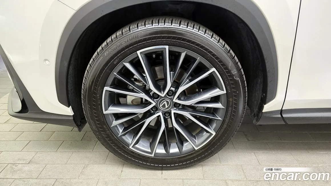 Lexus NX 2025 из KR, фото 4