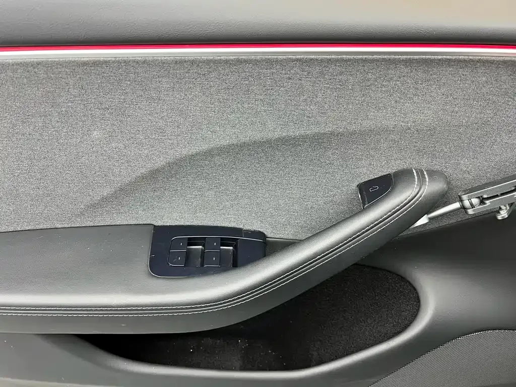 Tesla Model 3 — фото 10