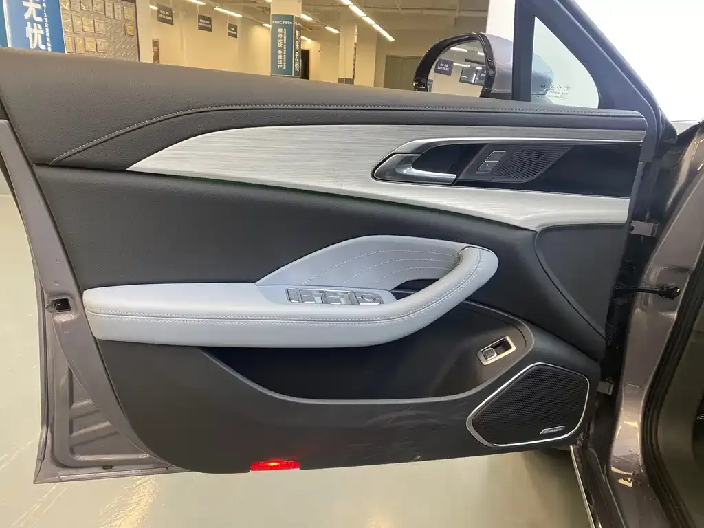 Hongqi H5 PHEV 2025 из CN, фото 8